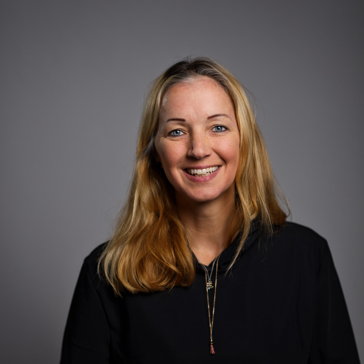 Portrait-Foto von Nadine Maa&szlig;en - Projektleiterin bei KAD | Veranstaltung erleben (Live-Kommunikations-Agentur in Kempten, Allg&auml;u).