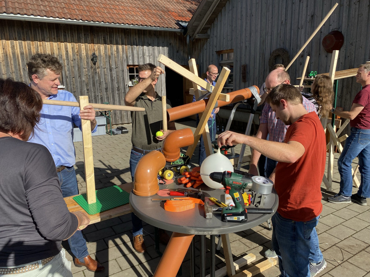 Creative team building – designing, experiencing and connecting together