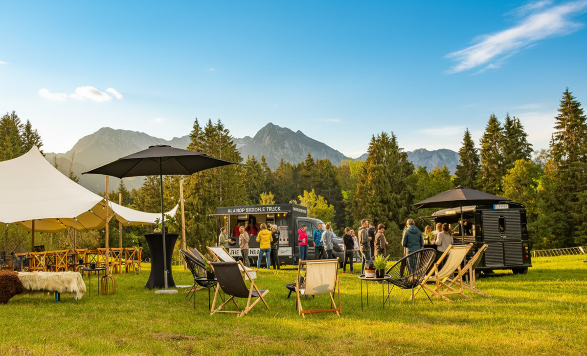Team vor Berghuette mit Blick ins Tal