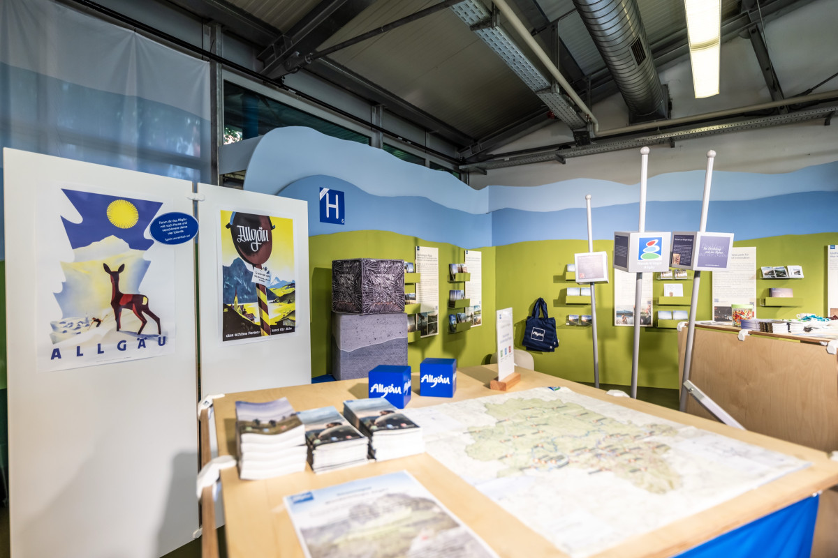 Open trade fair booth with consultation and exchange about the diverse Allgäu region.