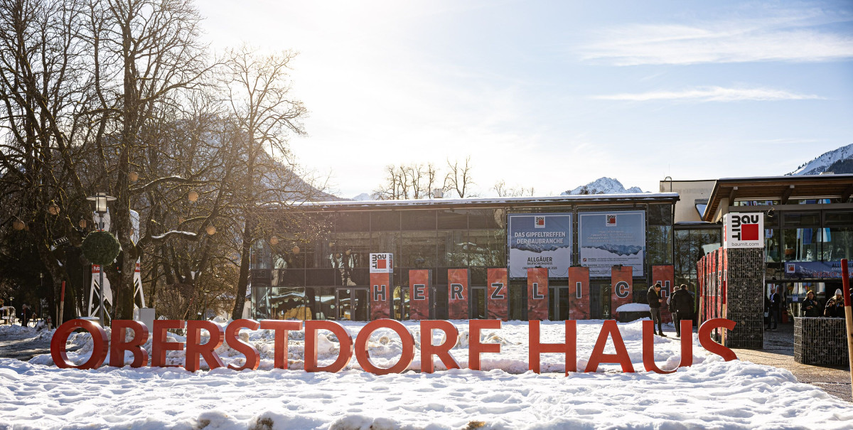 Exterior view of the Oberstdorf House in winter, the venue of the construction congress.
