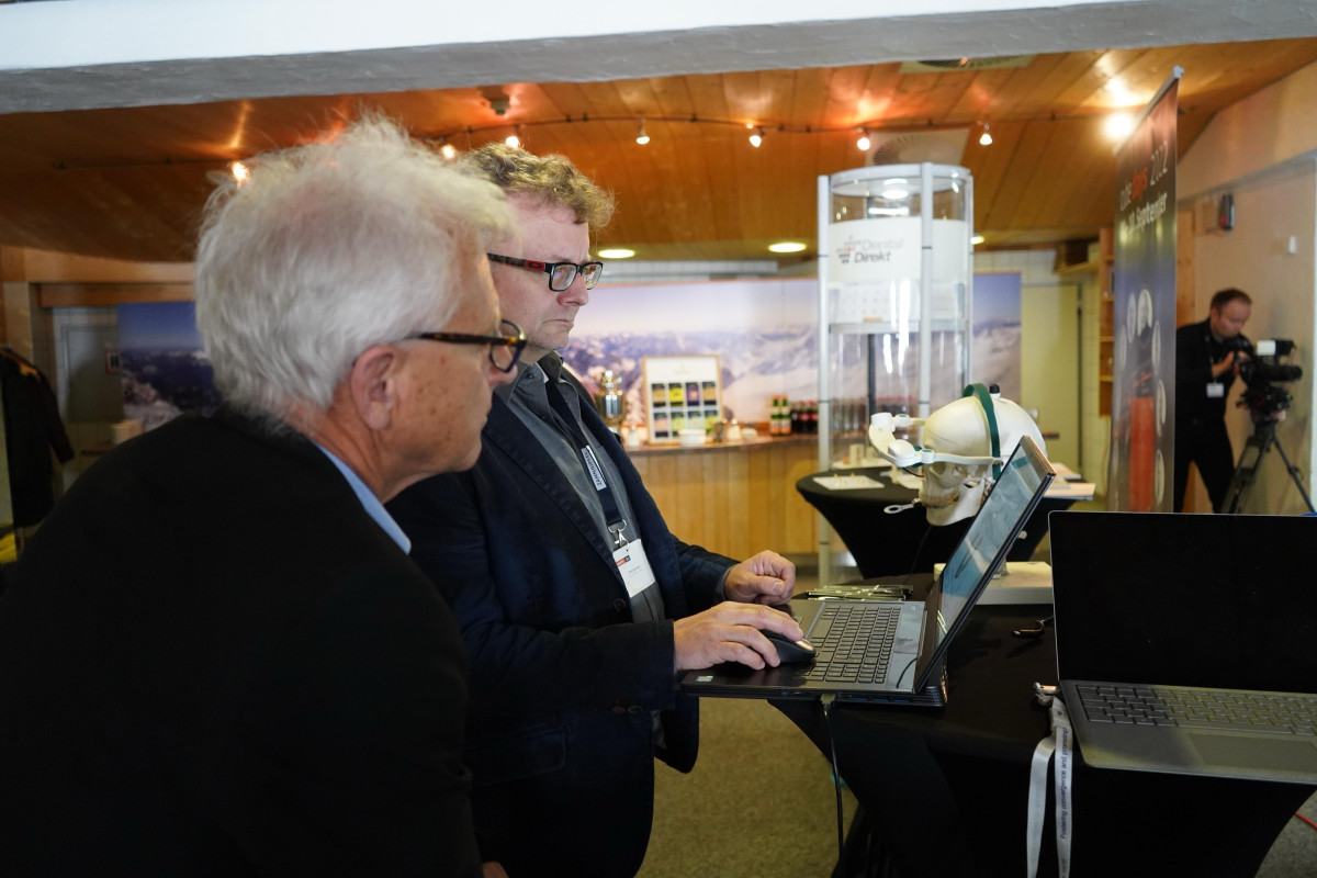 Guests at the industry exhibition watch a demo video with great interest.
