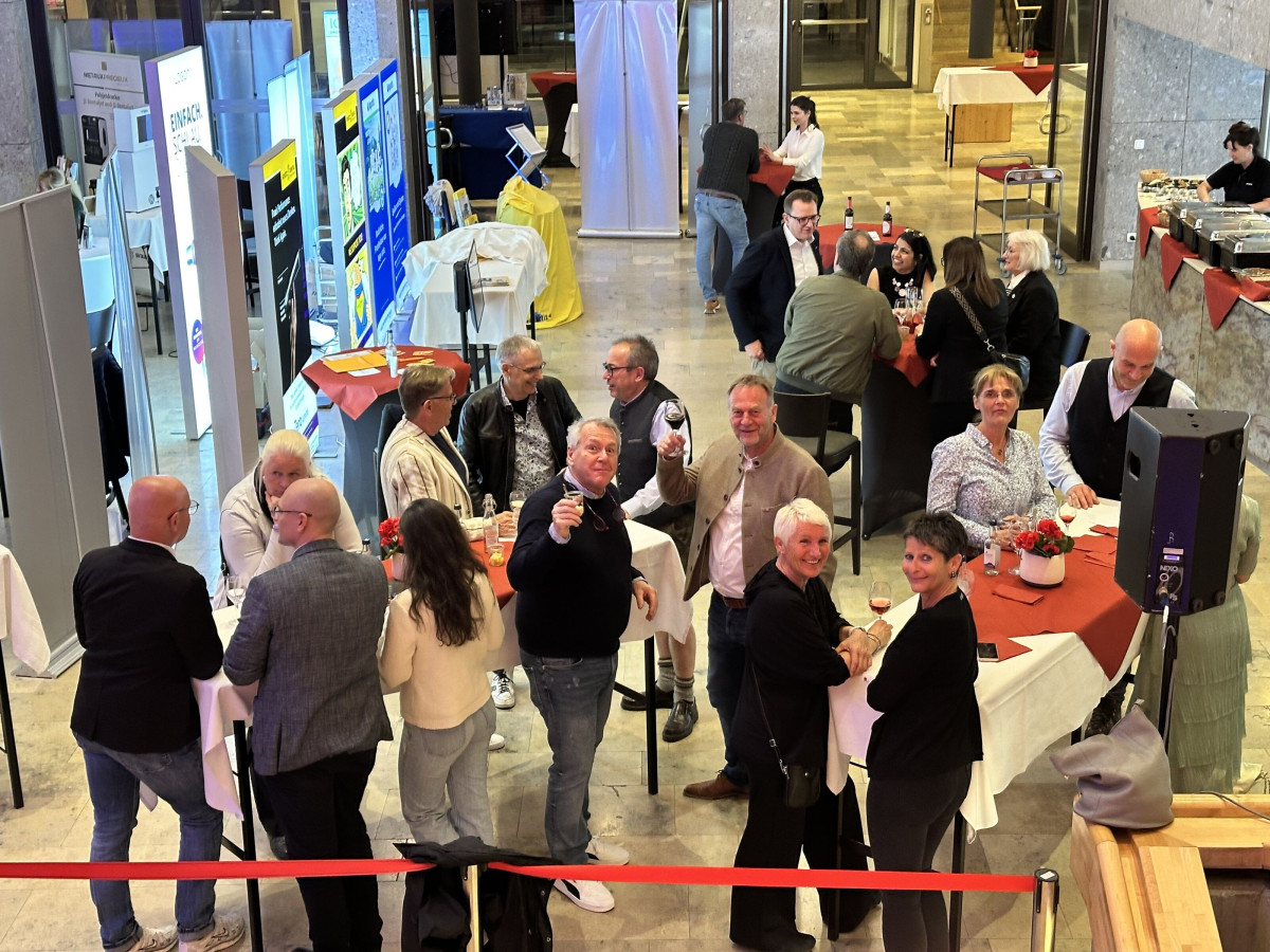 View of the industry exhibition at Dental Summit 2025 in Oberstdorf.