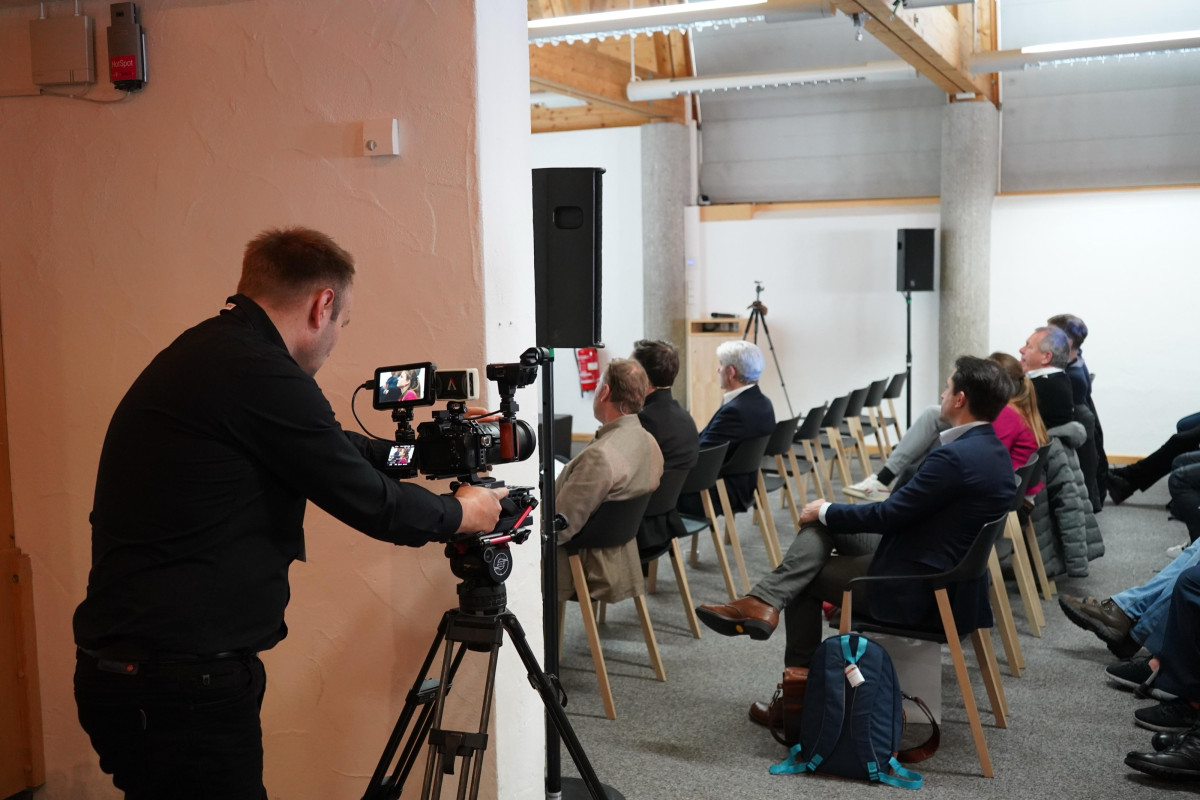 Behind the scenes: camera shooting close-ups.