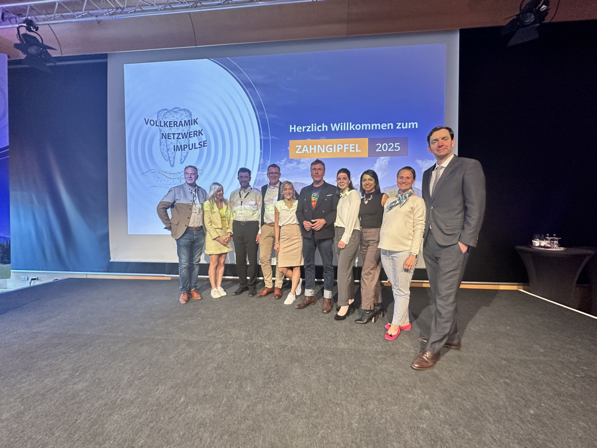 Group photo of the speakers at Dental Summit 2025 in Oberstdorf.