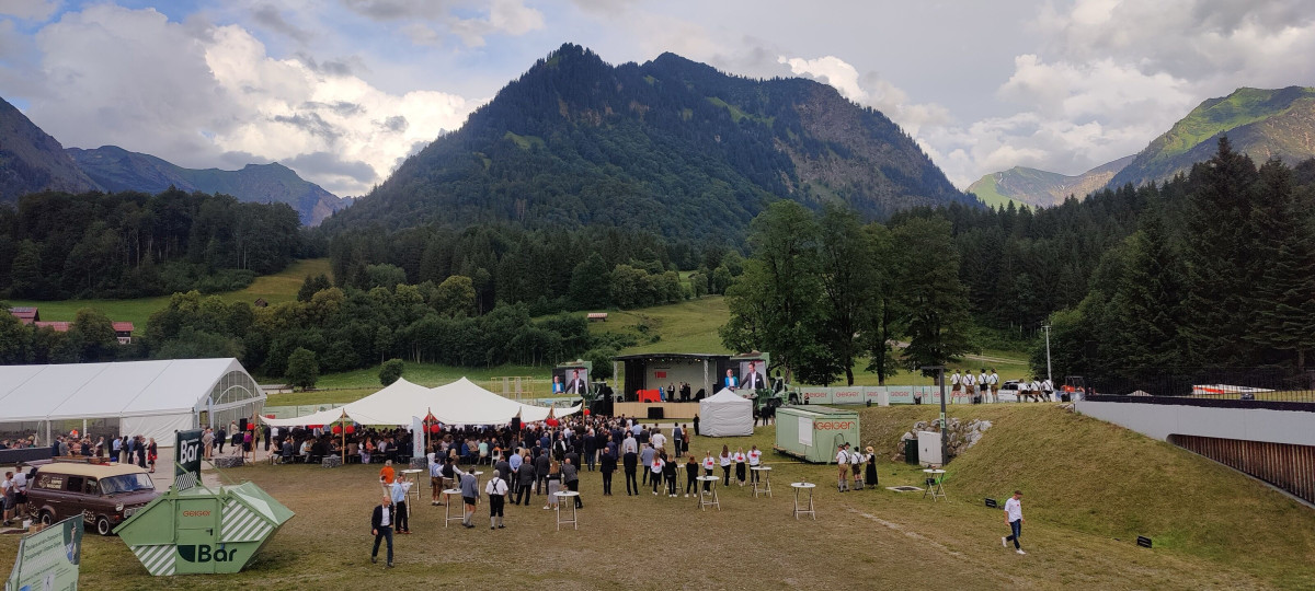 Overview of the anniversary grounds with tents and guests.