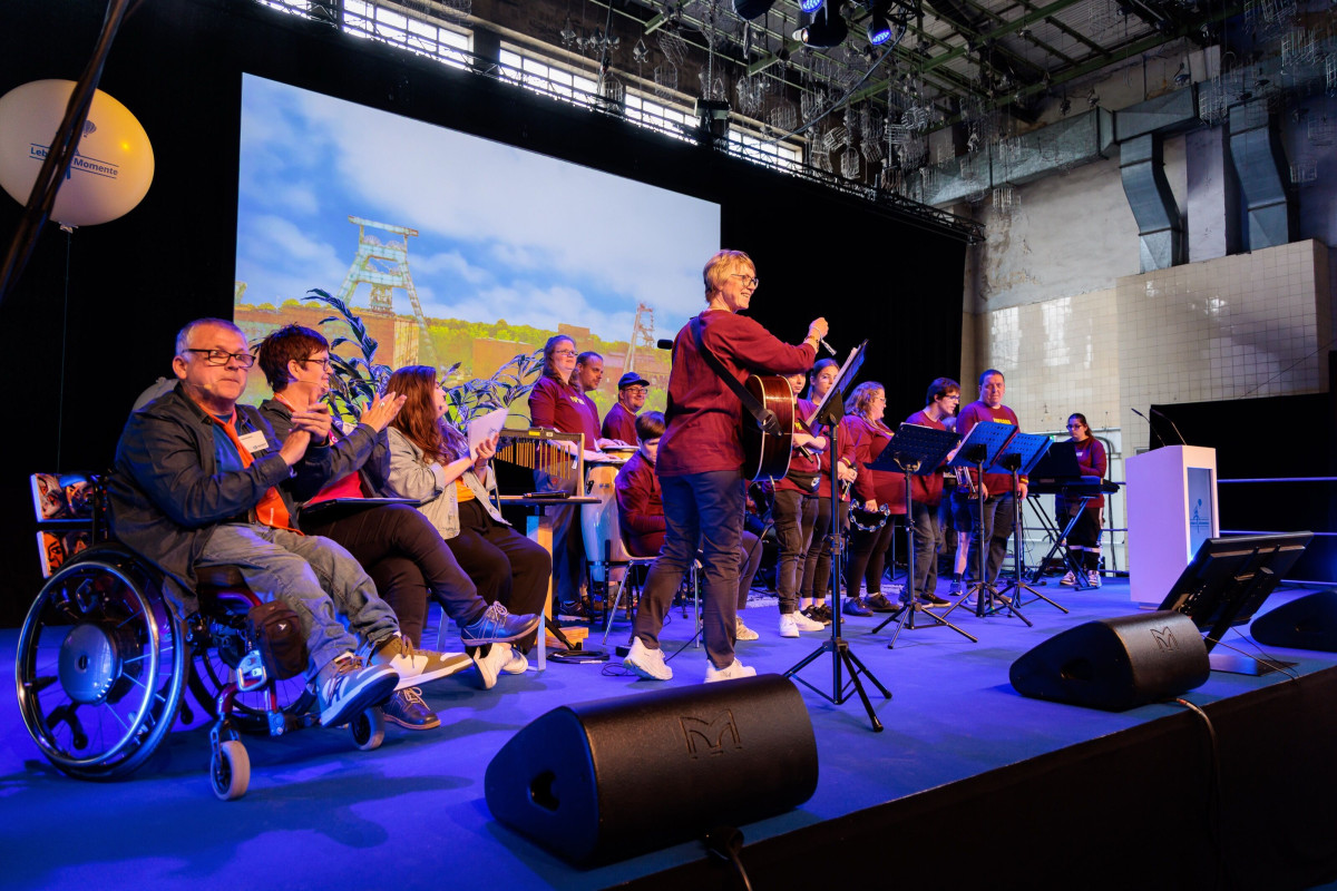 Live music on stage at the Lebenshilfe cultural festival.