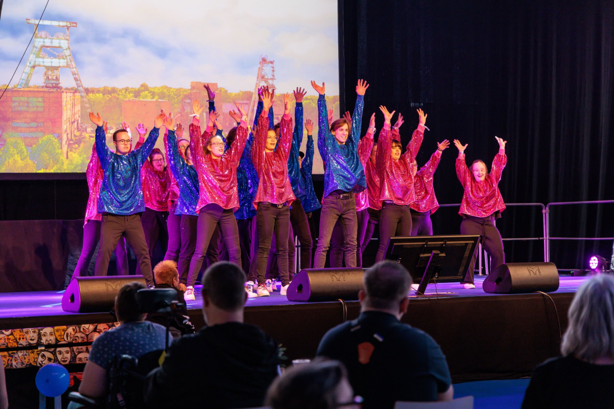 Group performance with final scene and audience.