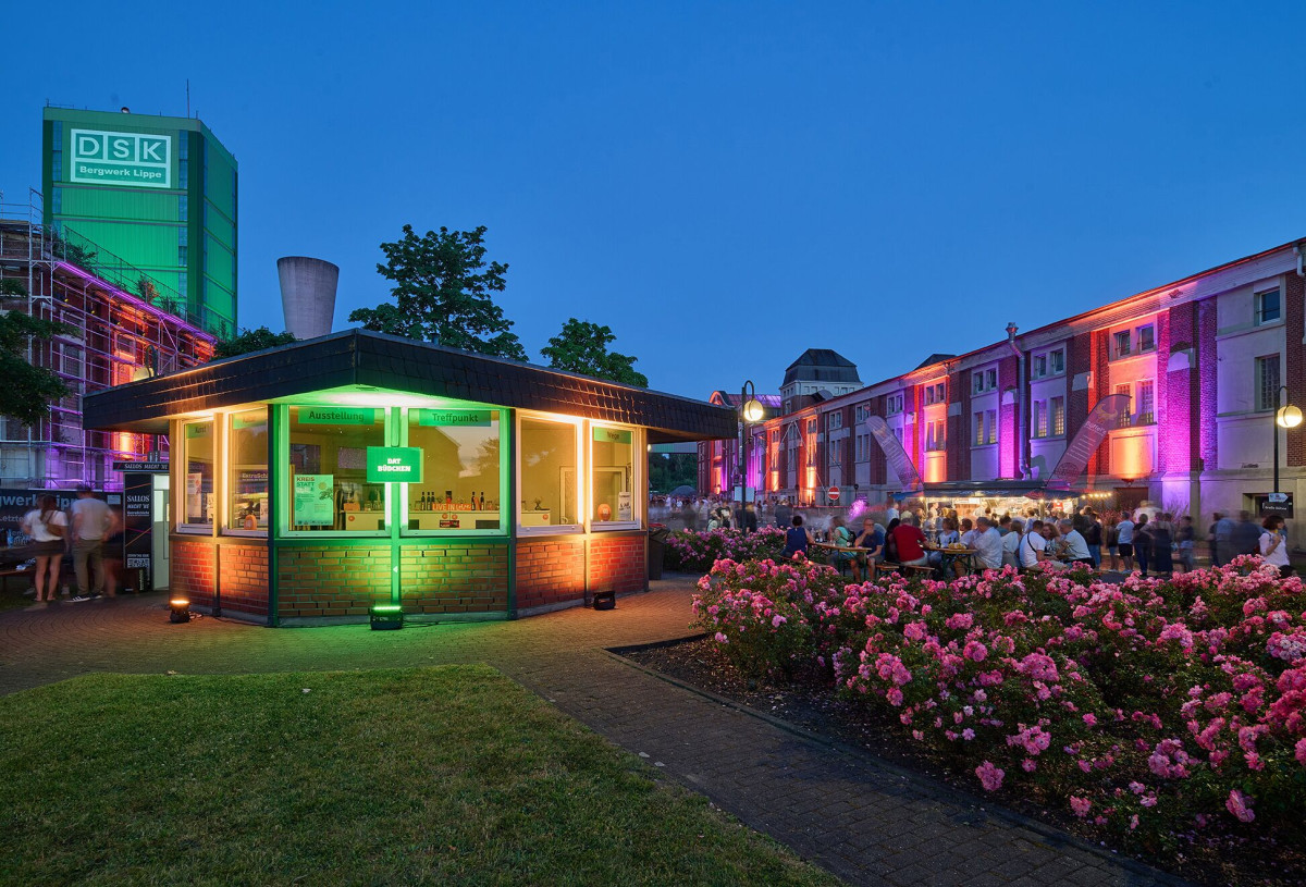 Evening ExtraSchicht at the Neue Zeche Westerholt site with illuminated industrial buildings and audience.