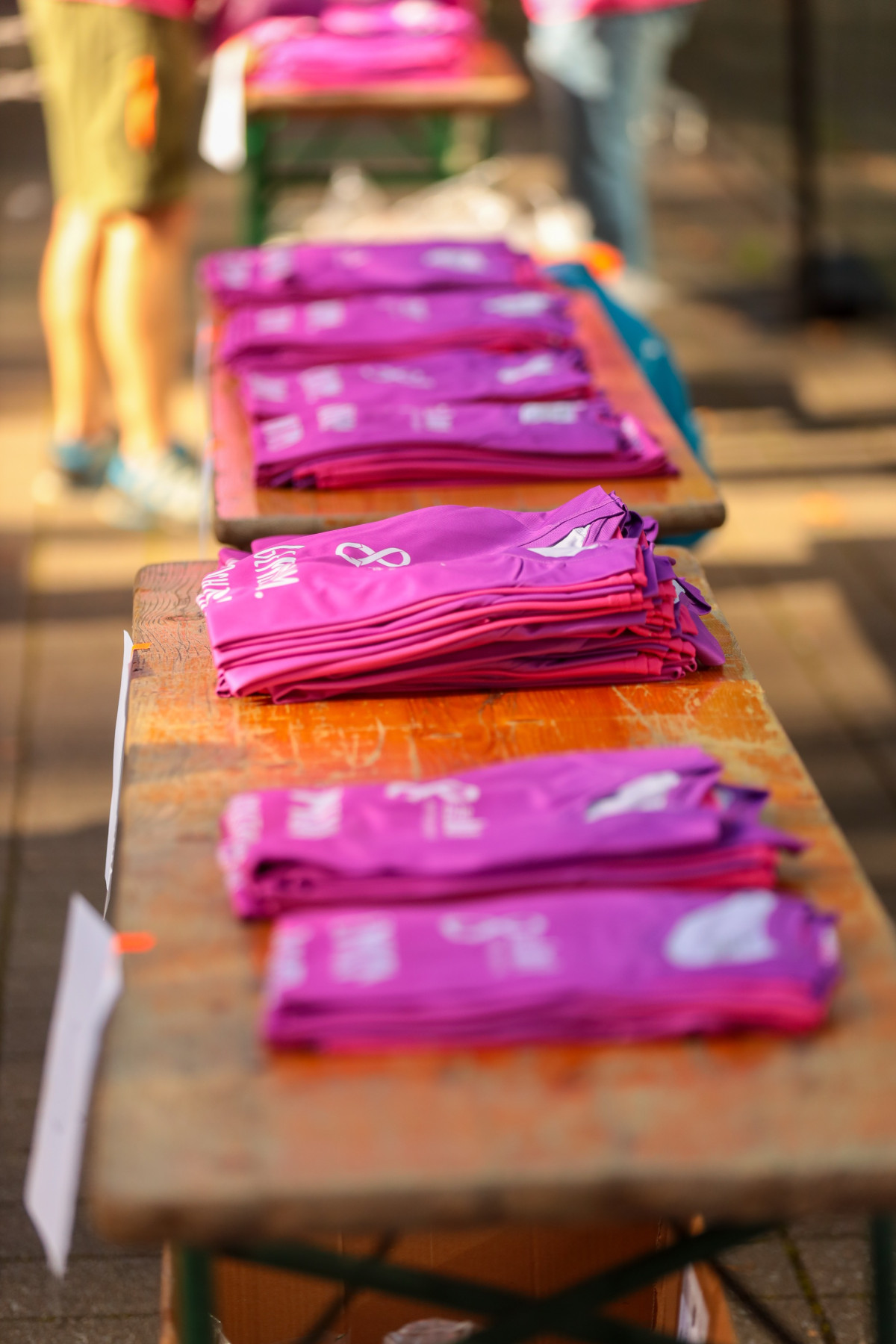 Laid-out T-shirts for the Proselis run, ready for participants.