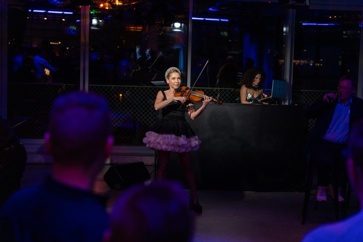 Violin performance as an artistic program highlight of the evening.