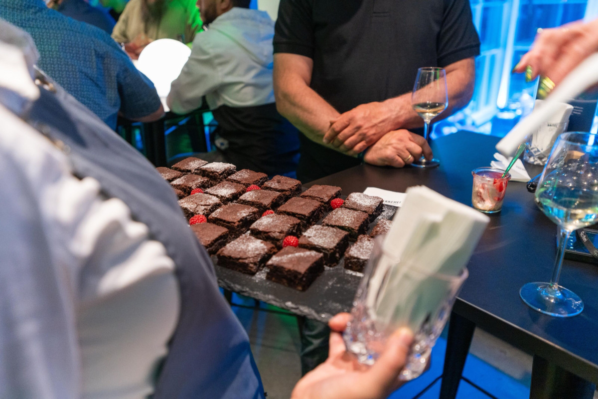 Served desserts and drinks as a relaxed finale of the aftershow party.